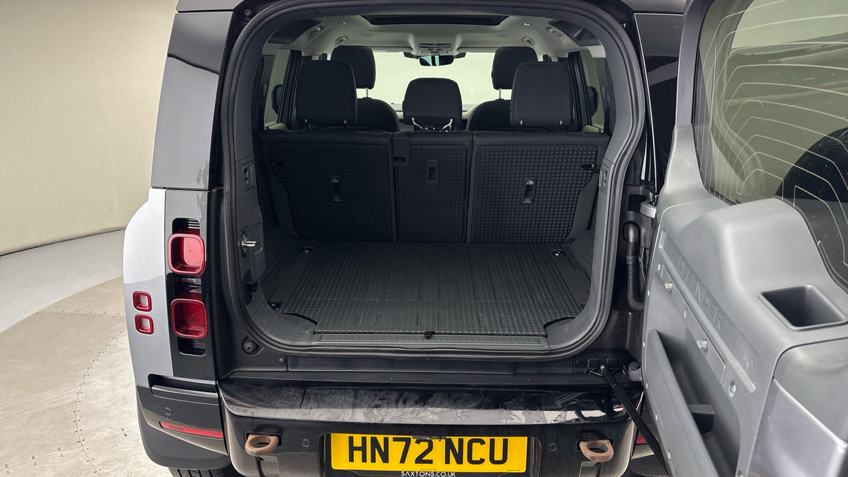 Land Rover Defender 110 Image 11