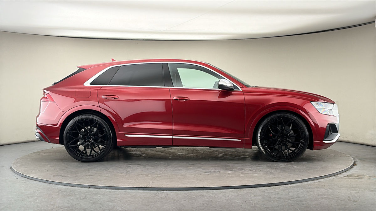 More views of Audi SQ8