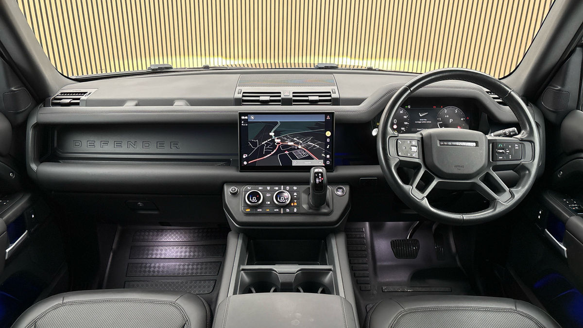 Land Rover Defender 110 Image 12