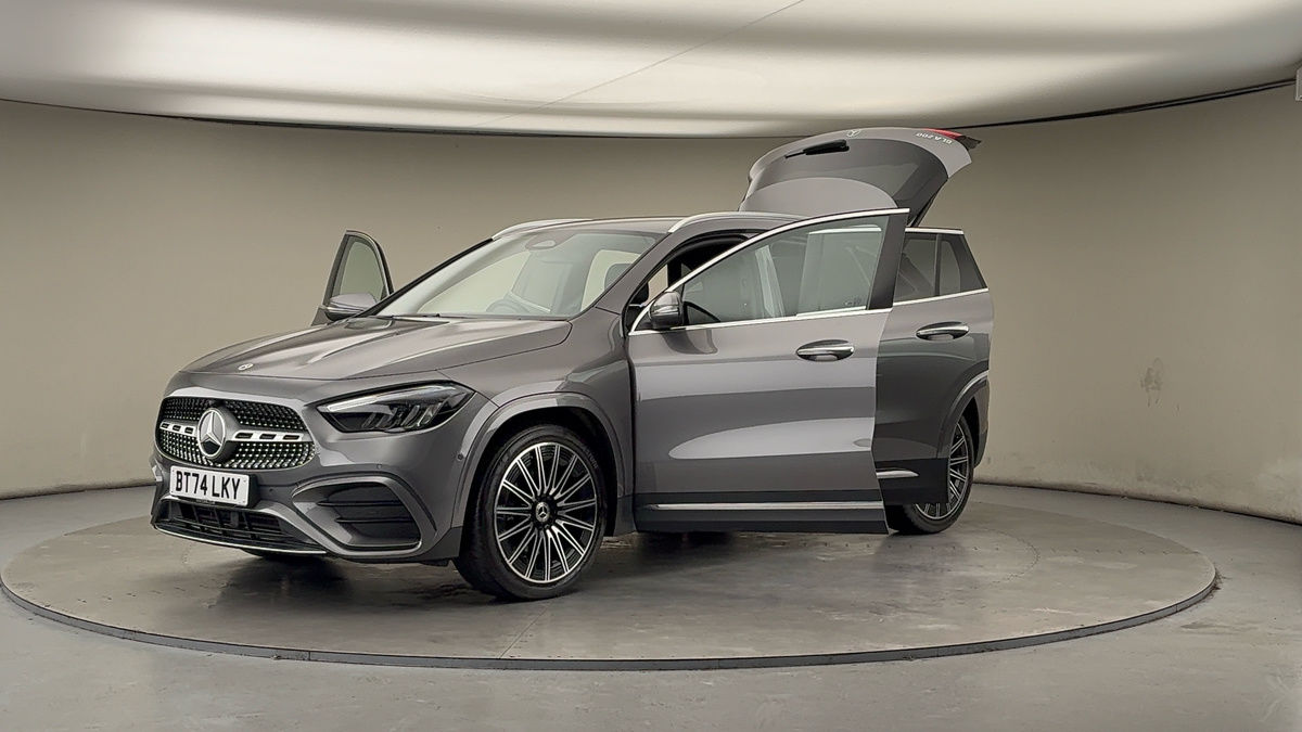 Mercedes-Benz GLA Image 22
