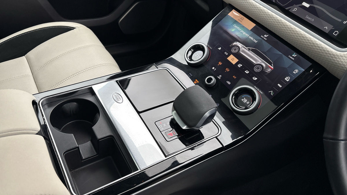 Land Rover Range Rover Velar Image 18