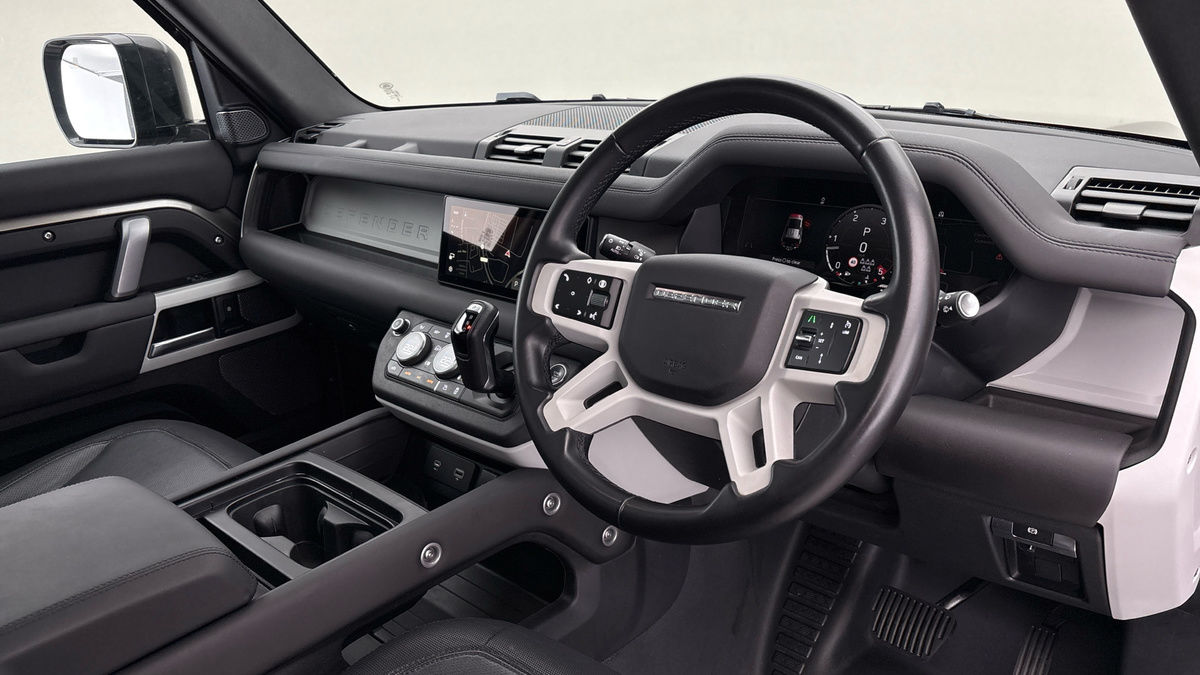 Land Rover Defender 110 Image 5