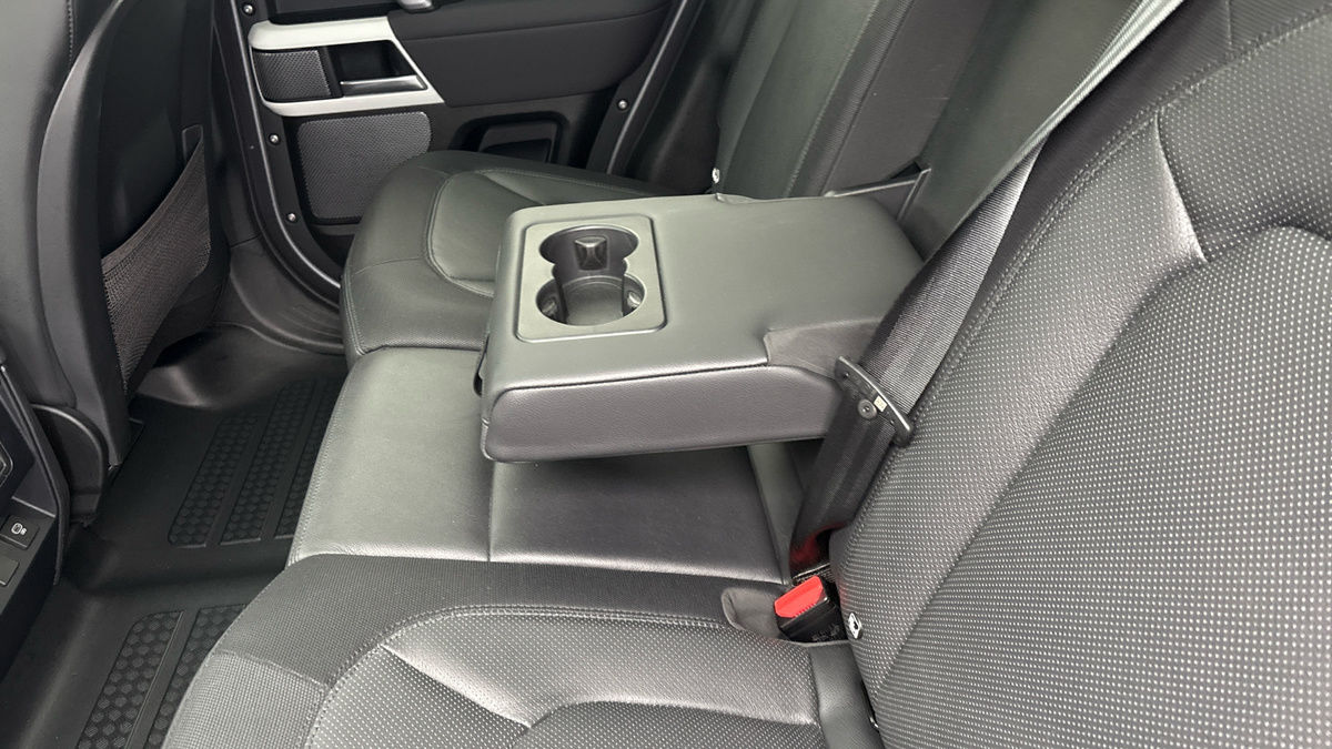 Land Rover Defender 110 Image 9