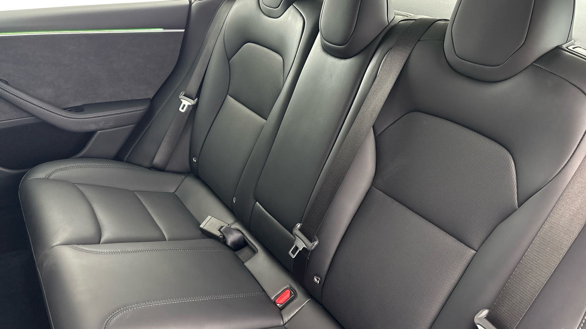 Tesla Model 3 Image 8