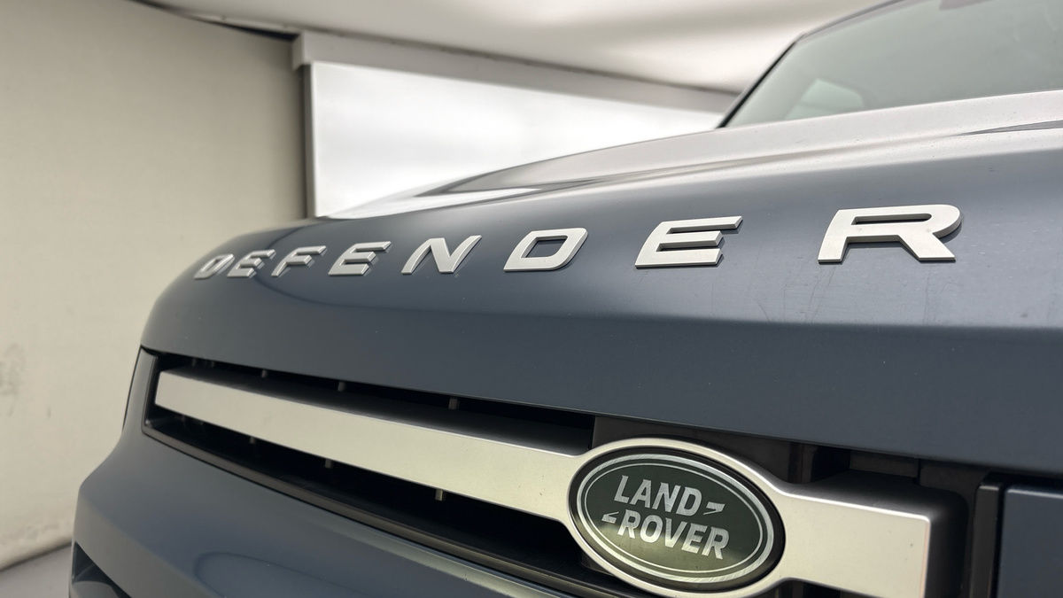 Land Rover Defender 110 Image 24