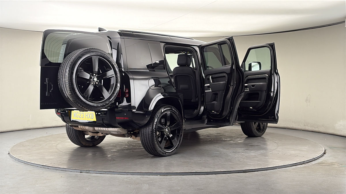 More views of Land Rover Defender 110