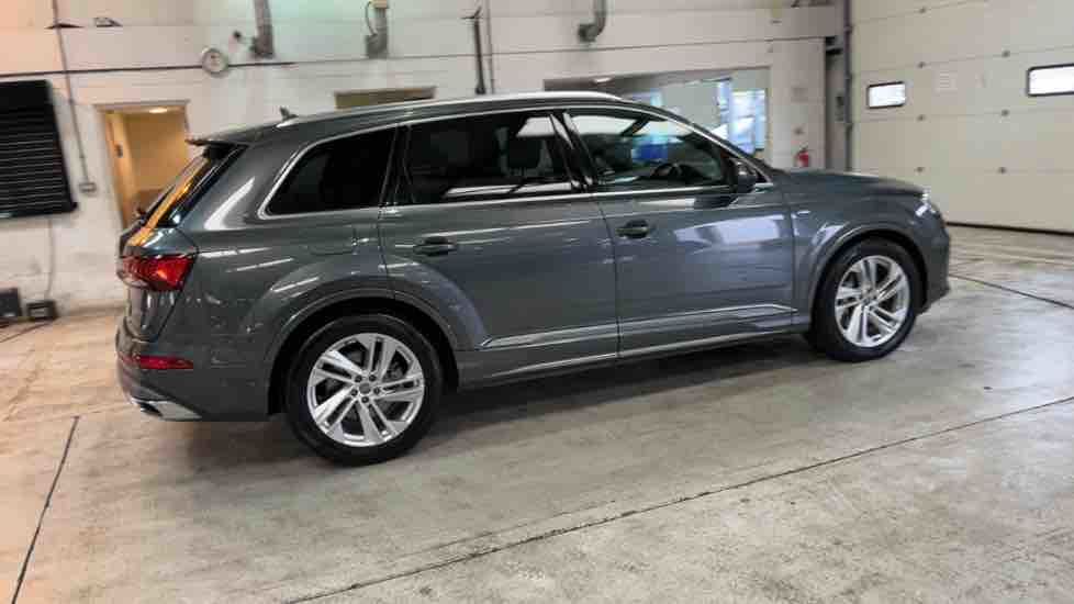 More views of Audi Q7