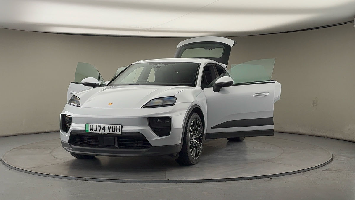 More views of Porsche Macan