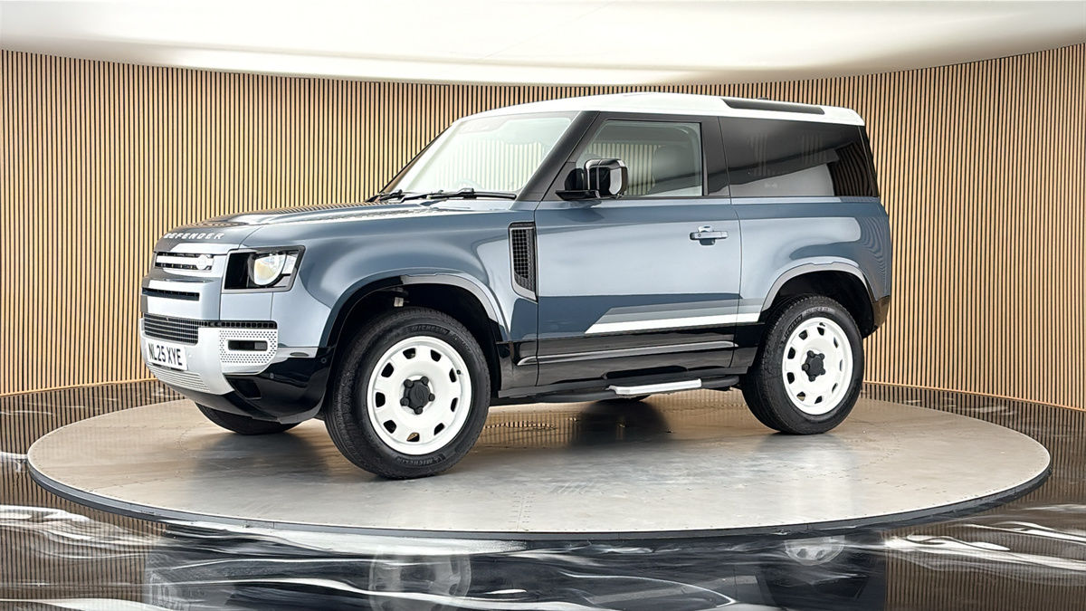 More views of Land Rover Defender 90