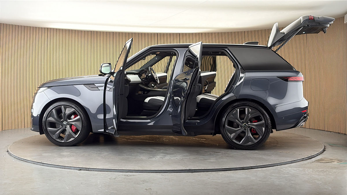 More views of Land Rover Range Rover Sport
