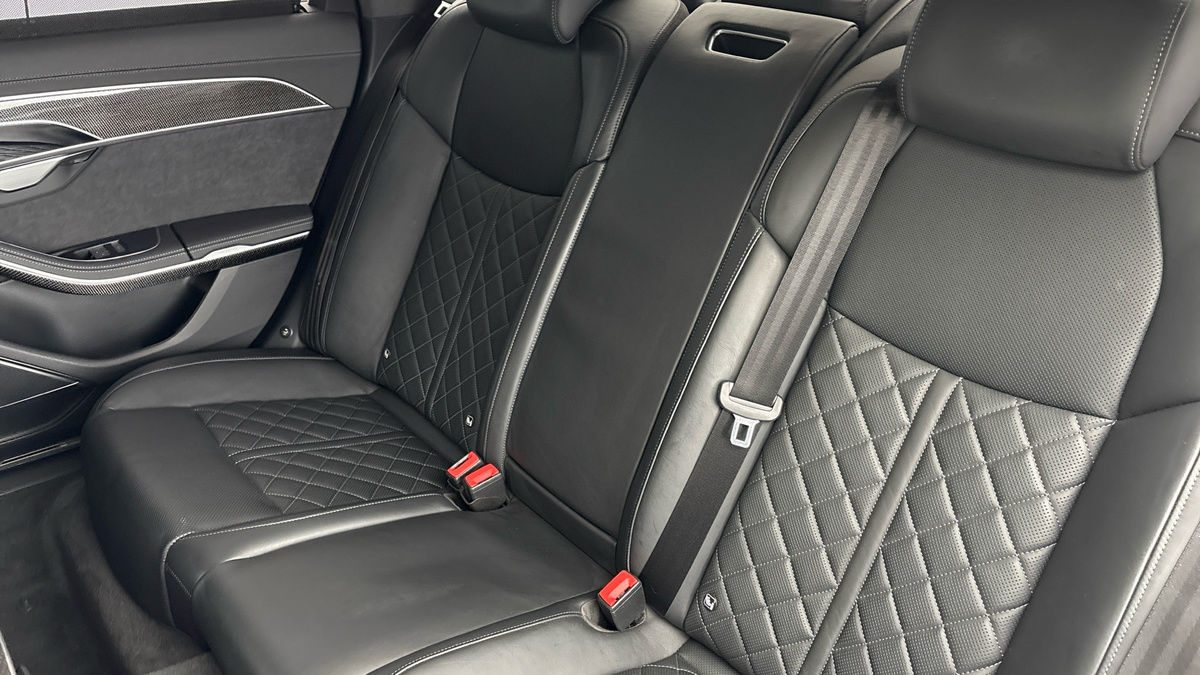 Audi S8 Image 8