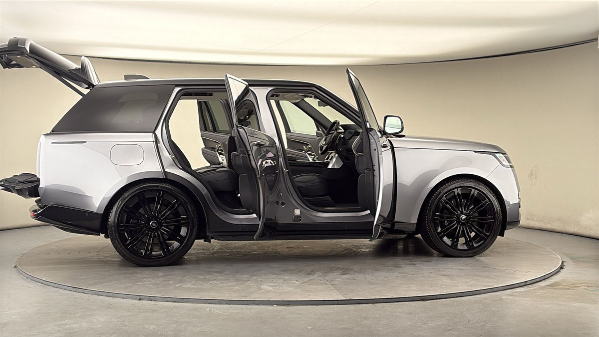 More views of Land Rover Range Rover