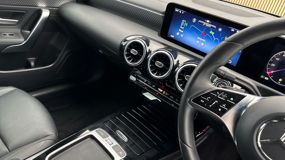 Mercedes-Benz CLA Image 18