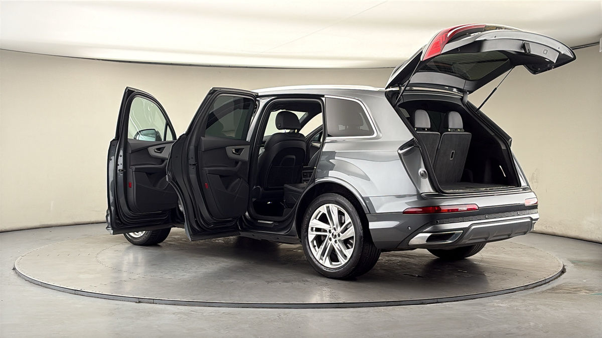 More views of Audi Q7