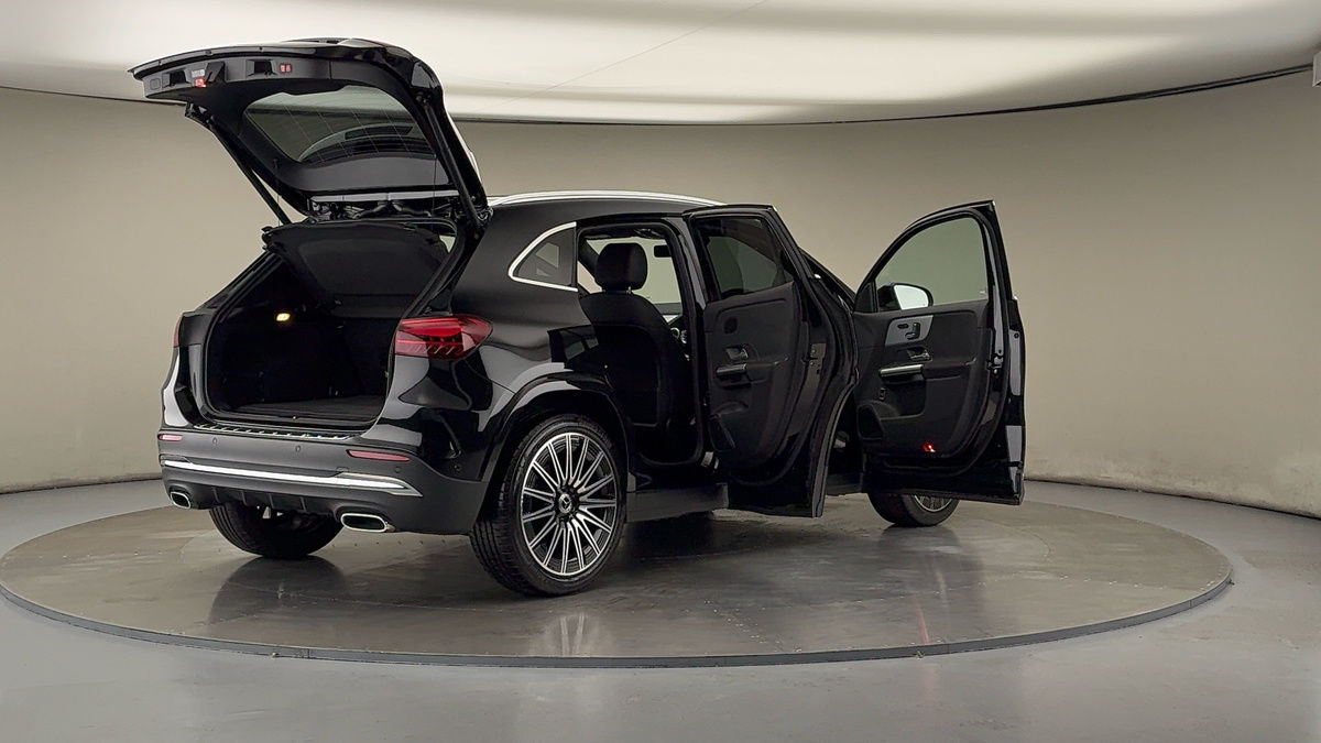 More views of Mercedes-Benz GLA