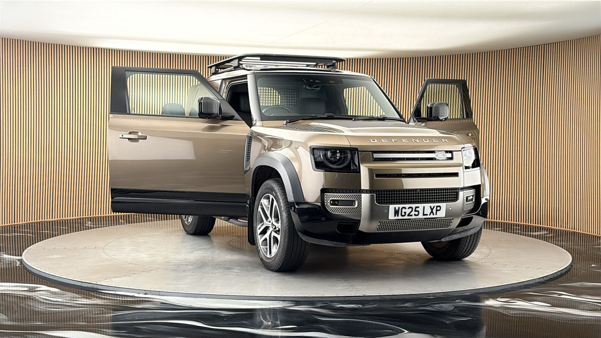 More views of Land Rover Defender 90