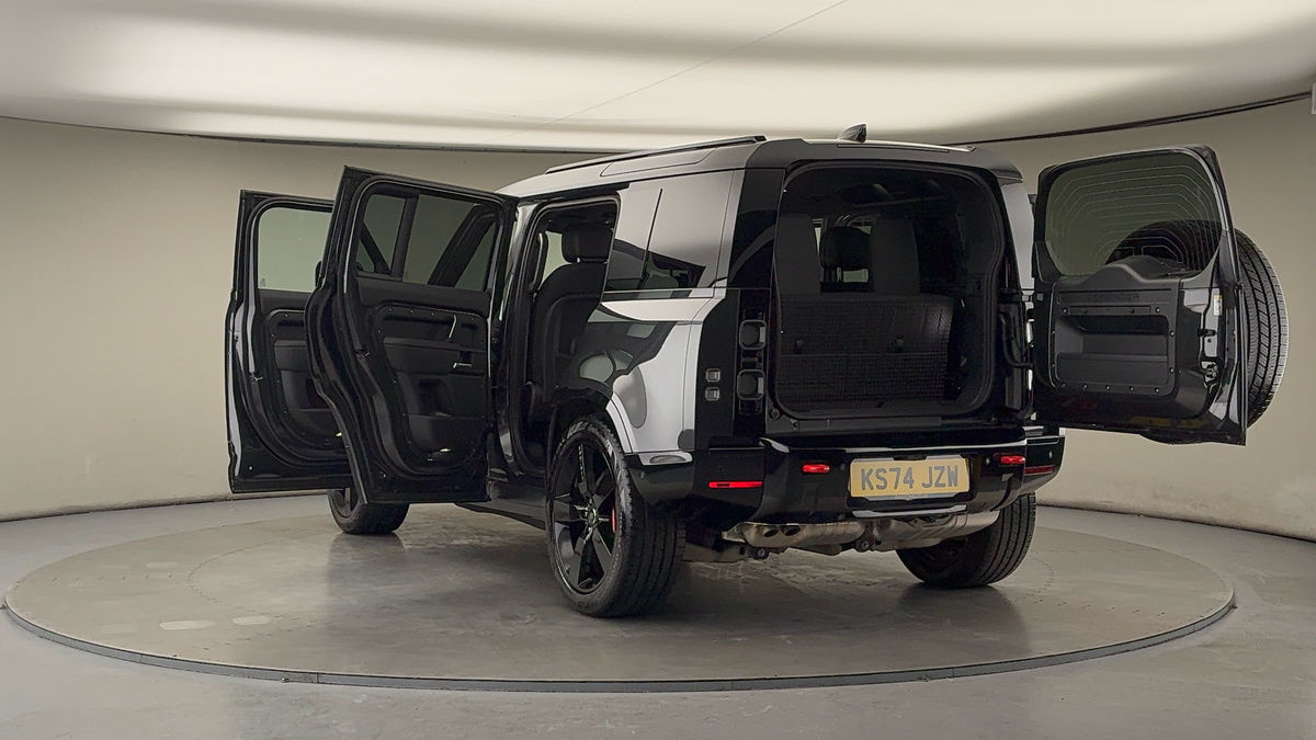 Land Rover Defender 110 Image 23