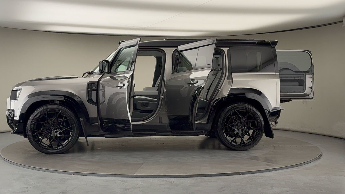 More views of Land Rover Defender 110