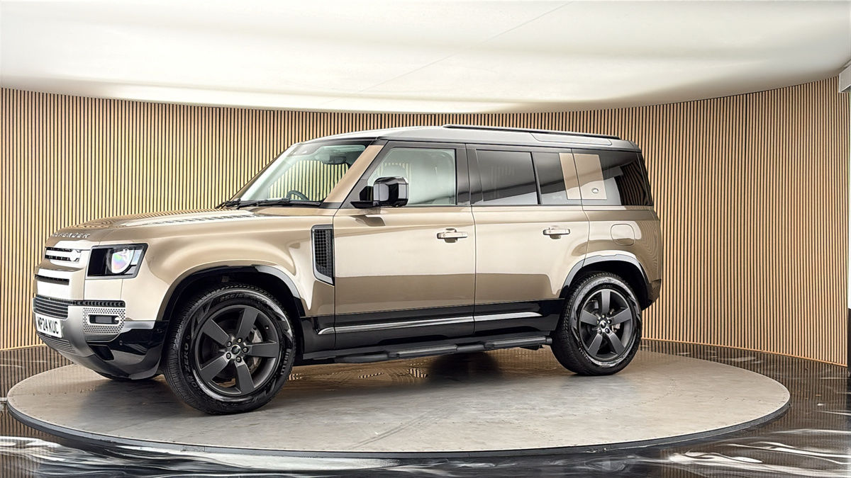 More views of Land Rover Defender 110