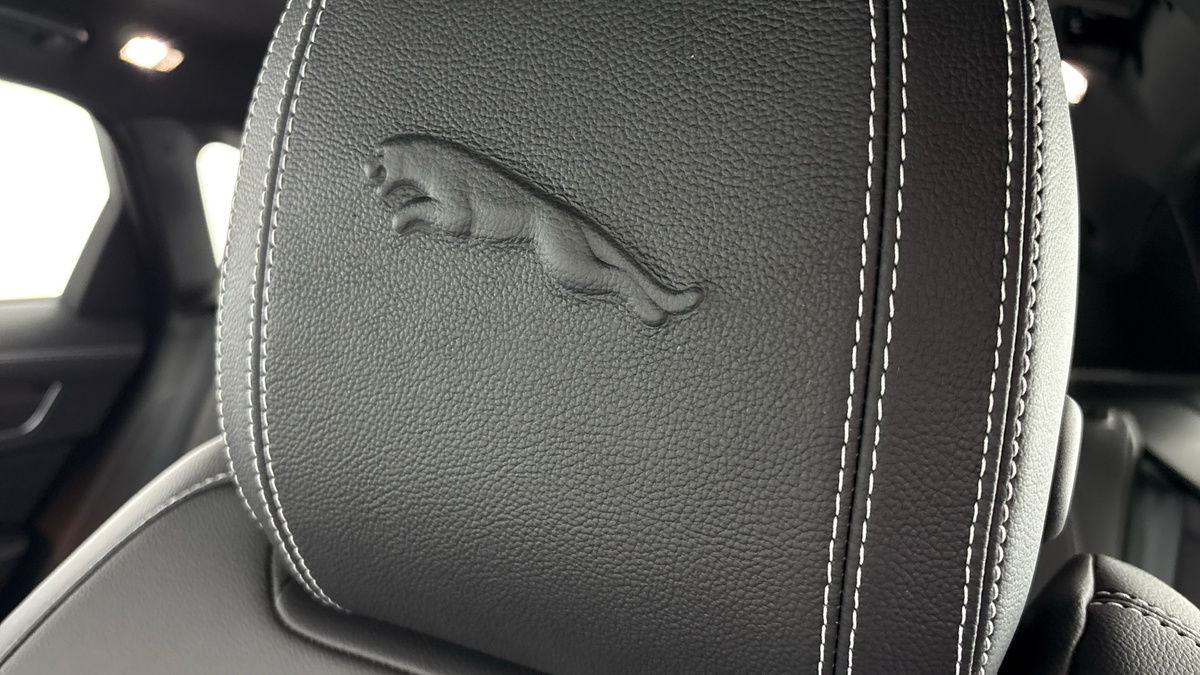 Jaguar F-PACE Image 25