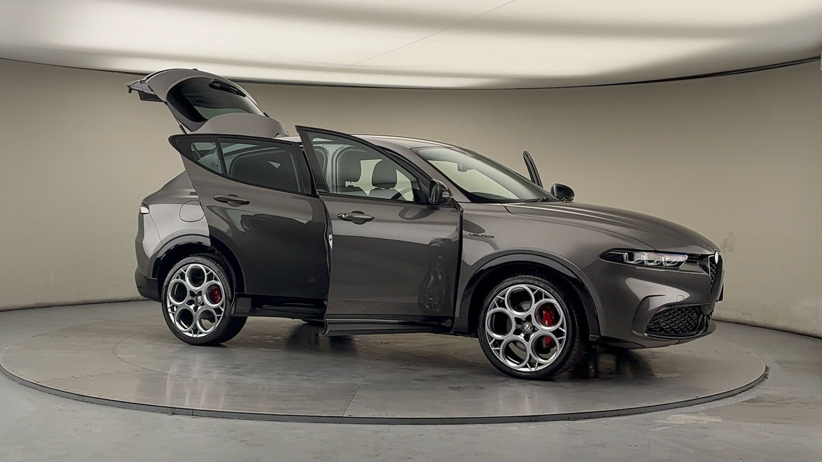 More views of Alfa Romeo Tonale