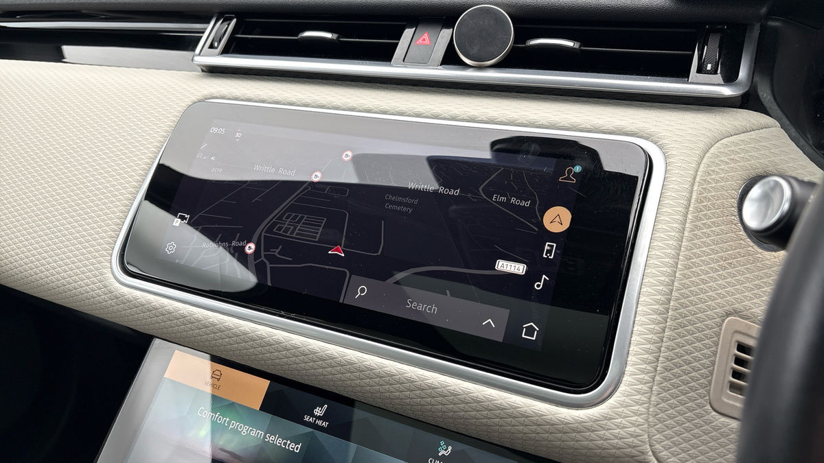 Land Rover Range Rover Velar Image 17
