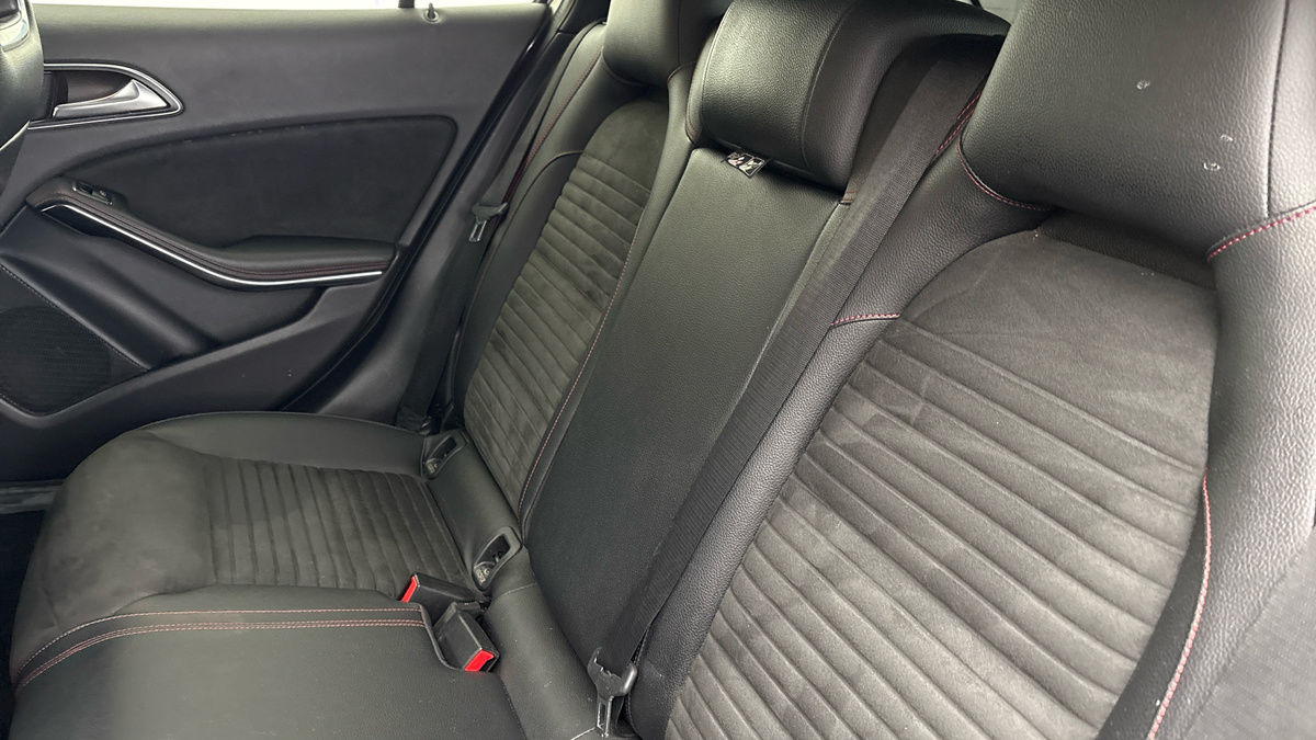 Mercedes-Benz GLA Image 8