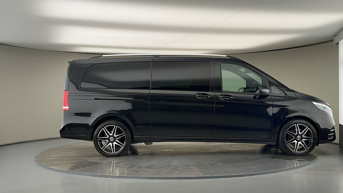 Mercedes-Benz V Class Image 16