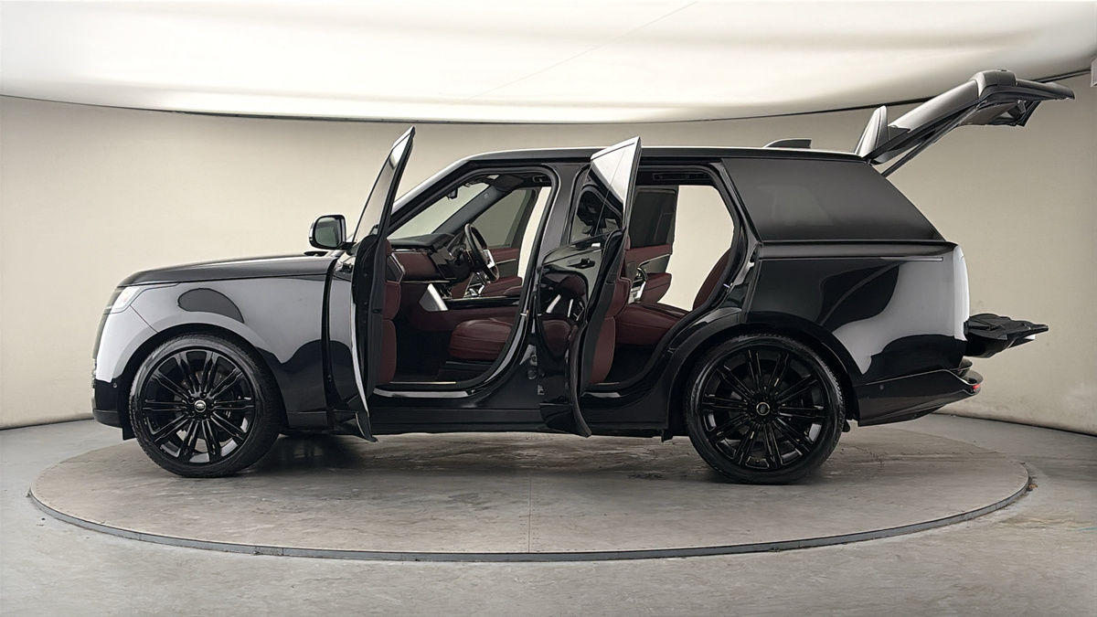 More views of Land Rover Range Rover