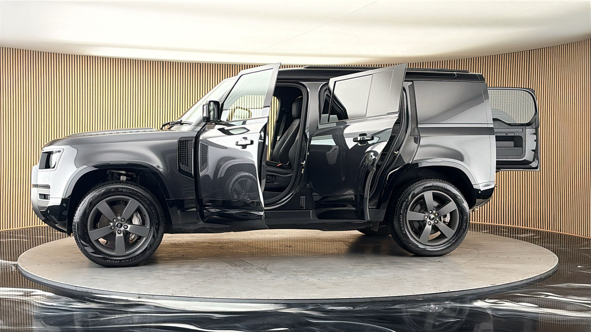 More views of Land Rover Defender 110