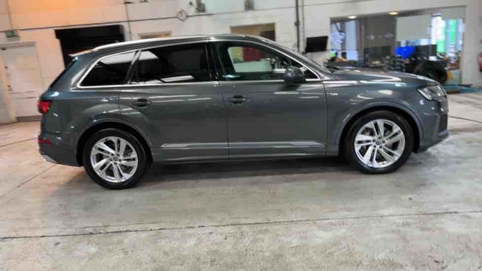 More views of Audi Q7