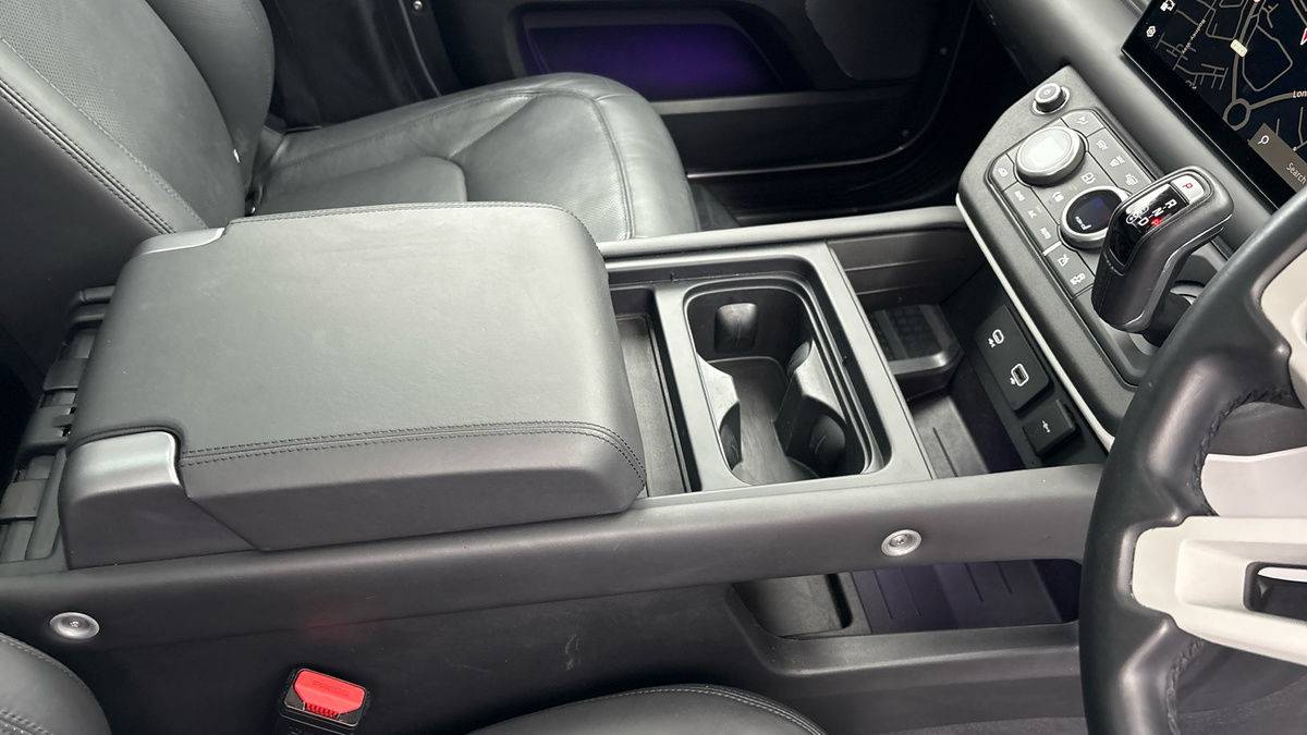 Land Rover Defender 110 Urban Image 18