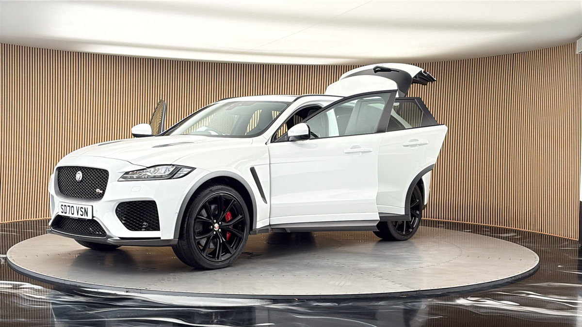 Jaguar F-PACE Image 44