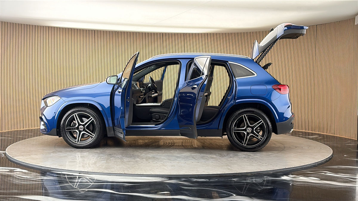 More views of Mercedes-Benz GLA