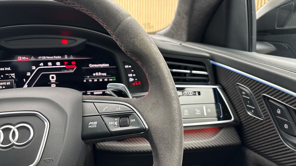 Audi RSQ8 Image 35