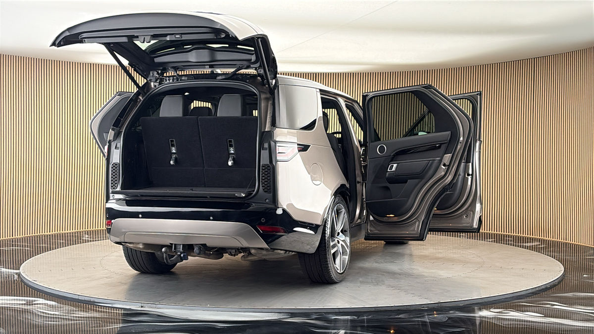 More views of Land Rover Discovery