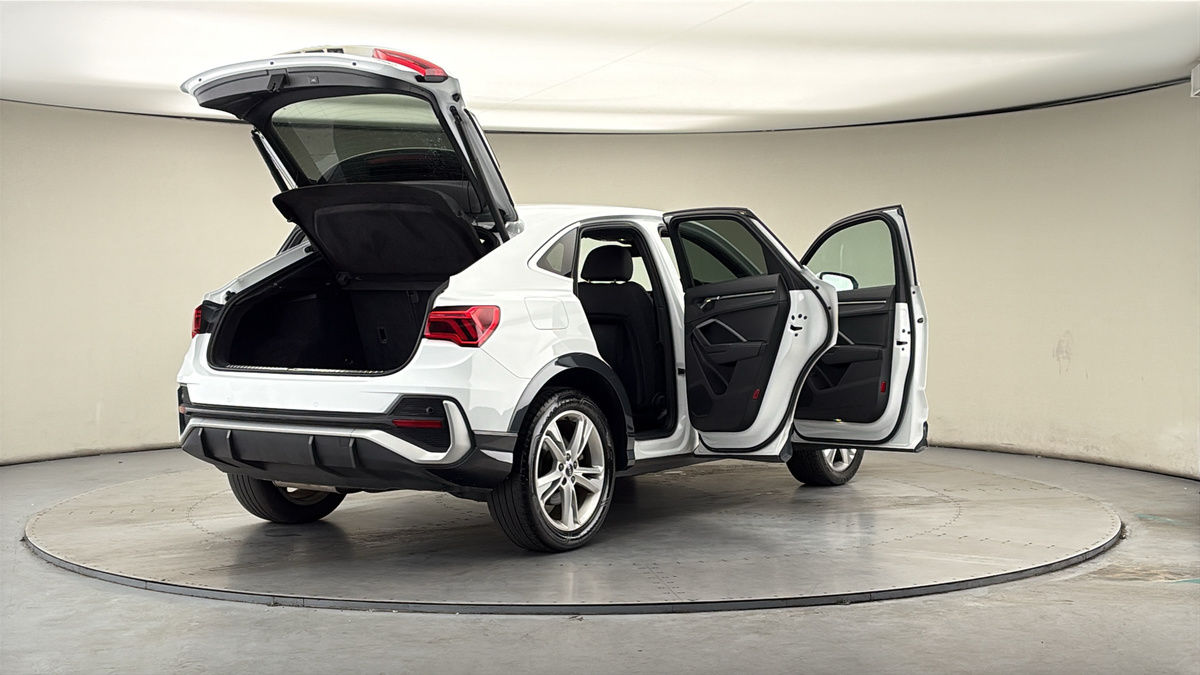 More views of Audi Q3