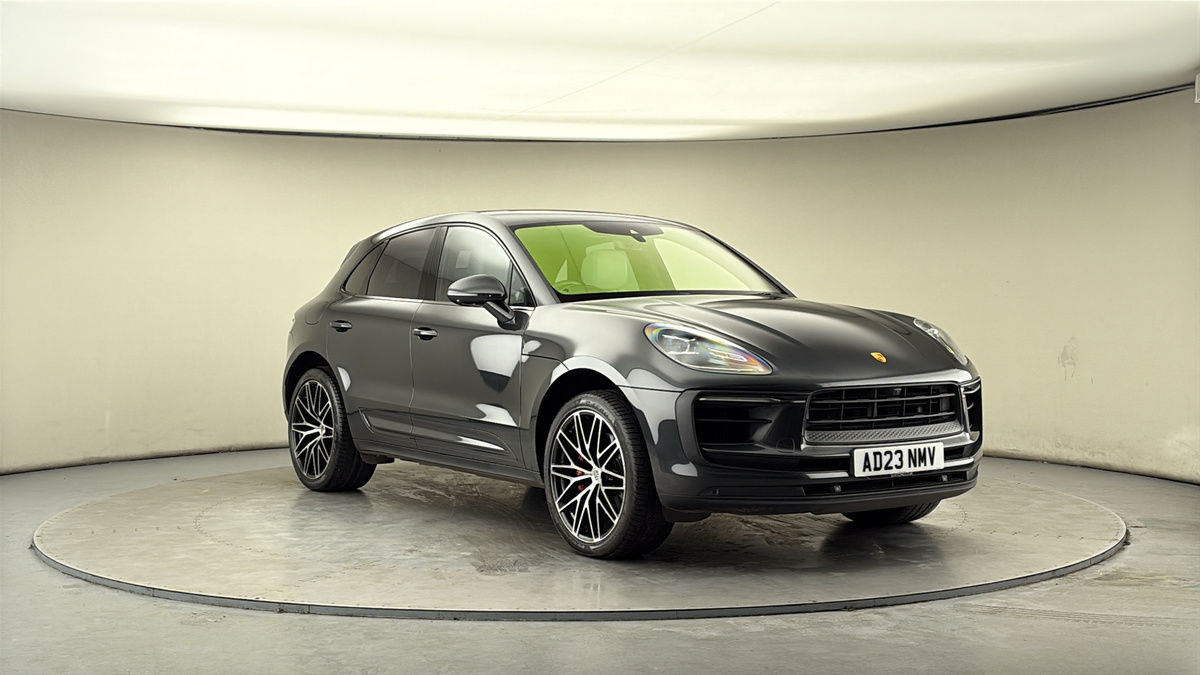 Porsche Macan Sticky Header Image