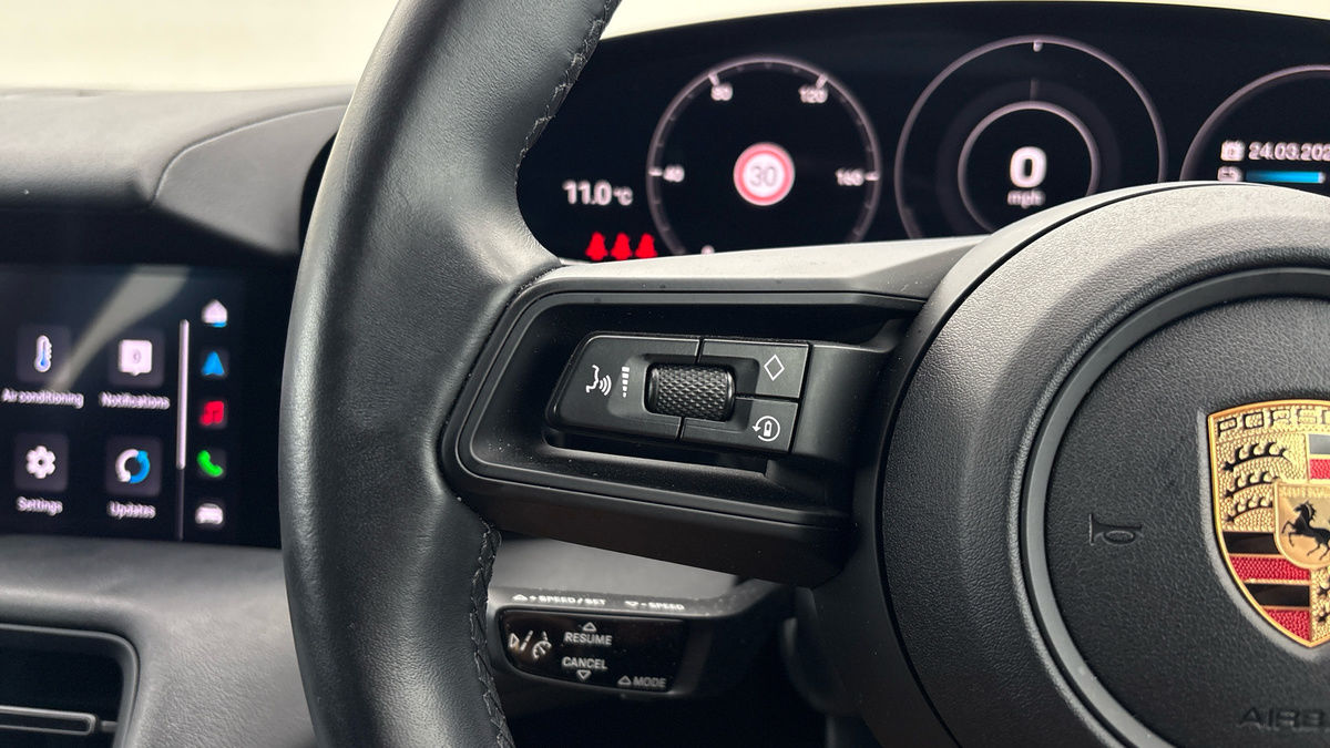 Porsche Taycan Image 14