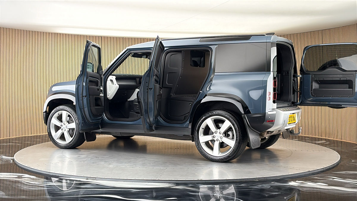 More views of Land Rover Defender 110
