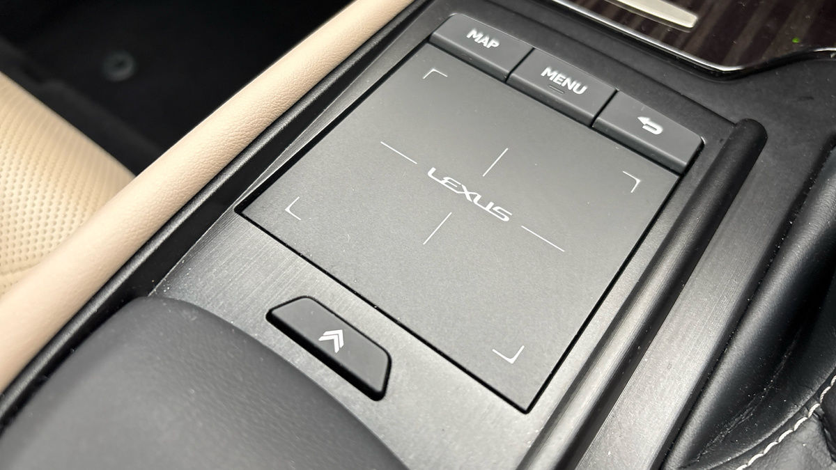 Lexus ES Image 29