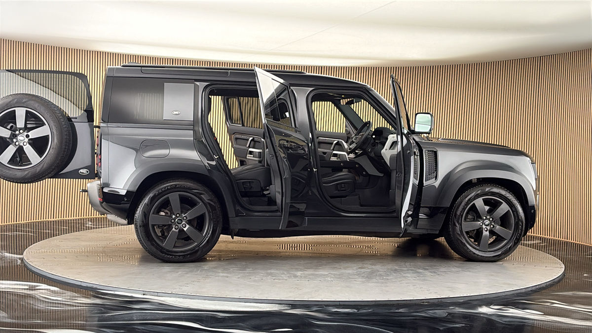 More views of Land Rover Defender 110