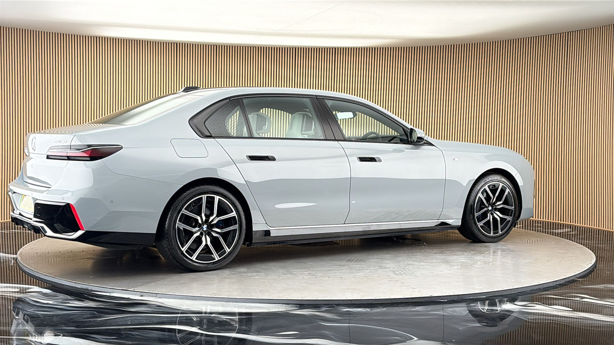 More views of BMW i7