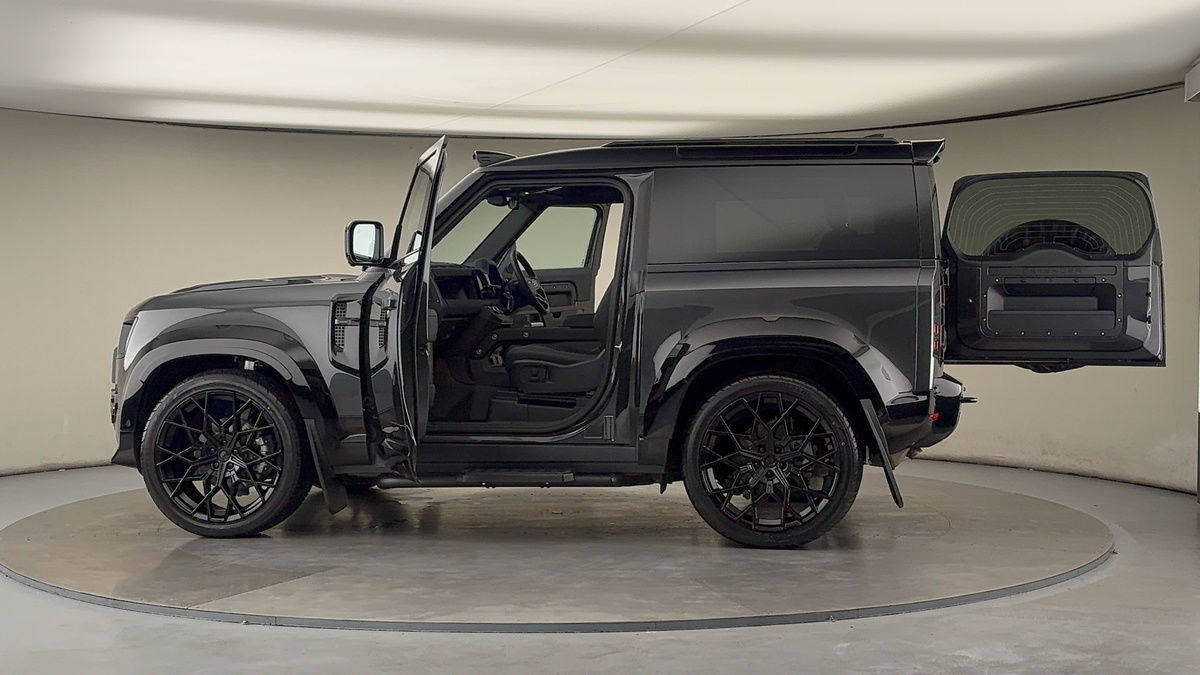 More views of Land Rover Defender 90