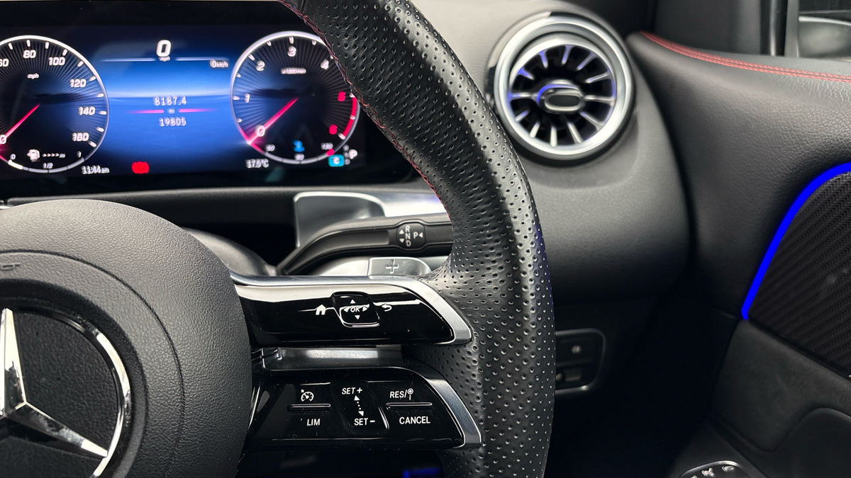 Mercedes-Benz GLB Image 14