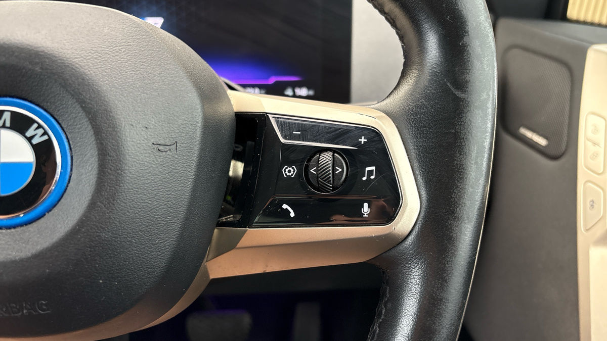 BMW iX Image 14