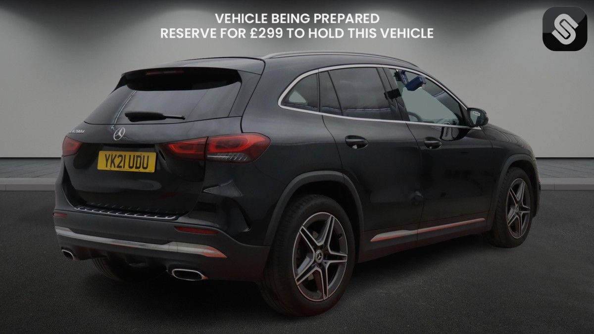 Mercedes-Benz GLA Image 12