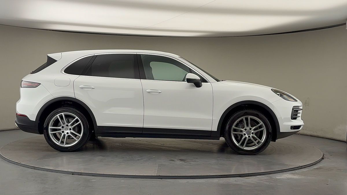 Porsche Cayenne Image 16