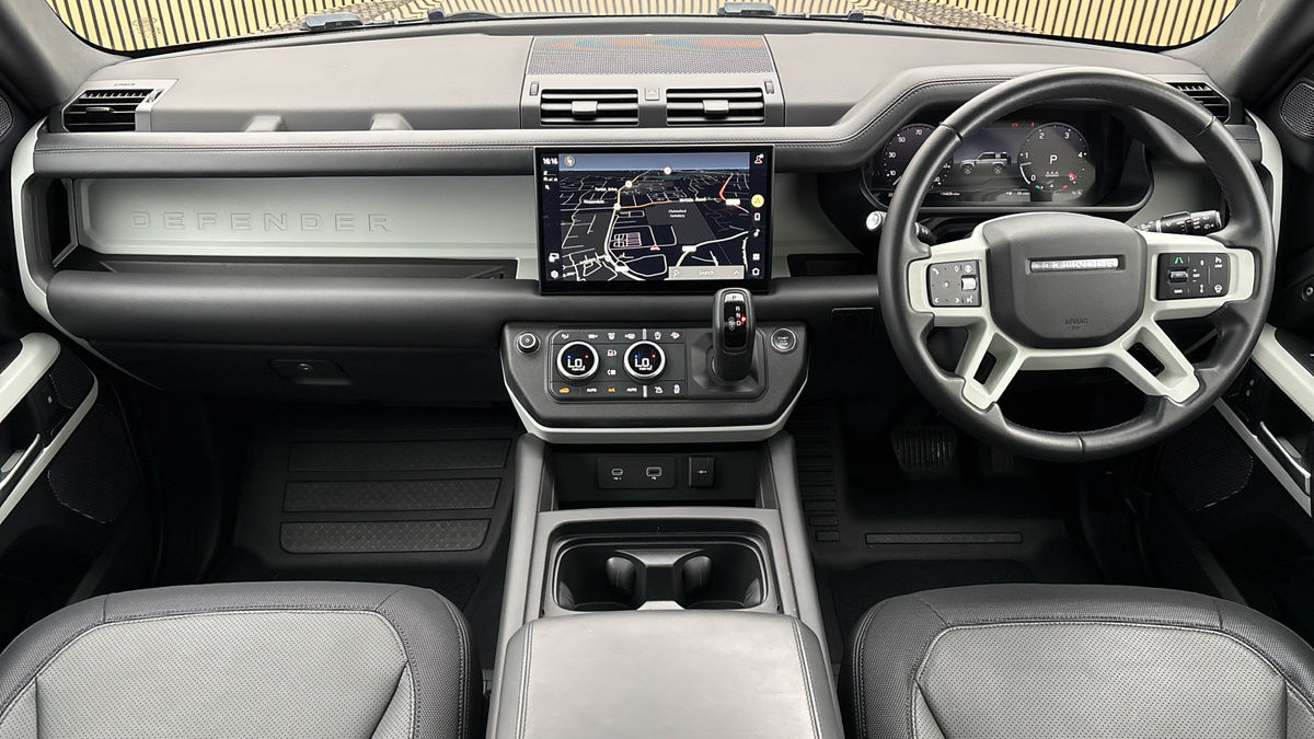 Land Rover Defender 90 Image 12