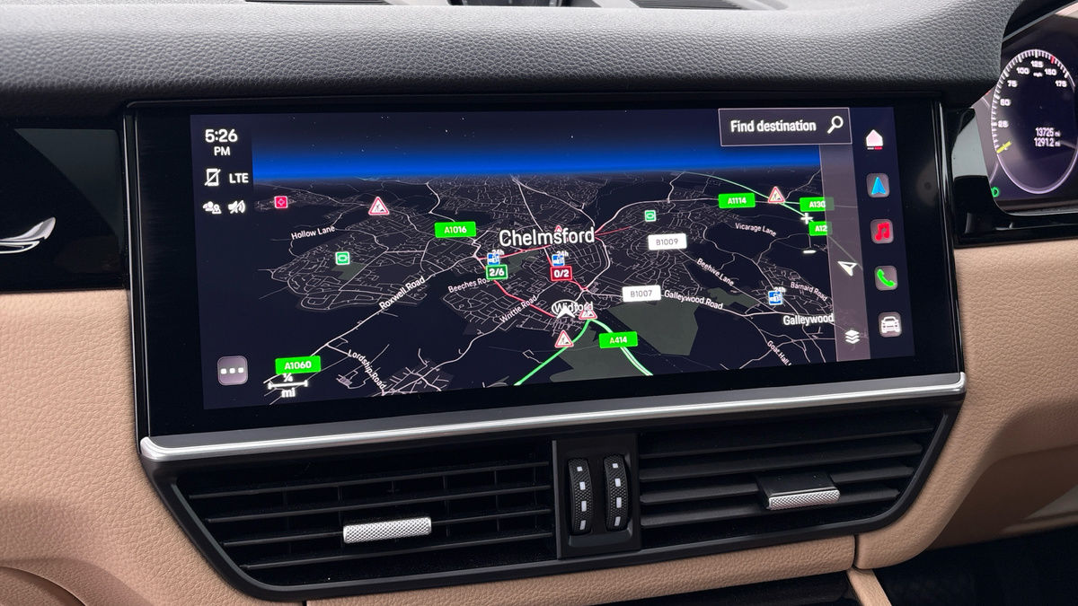 Porsche Cayenne Image 17